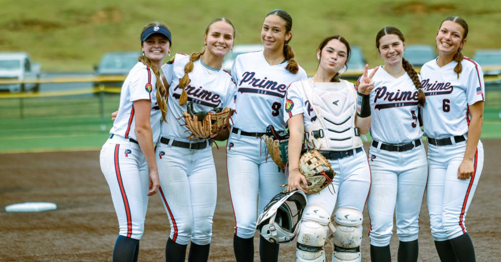 6-players-from-usa-prime-national-softball-team-posing-for-camera